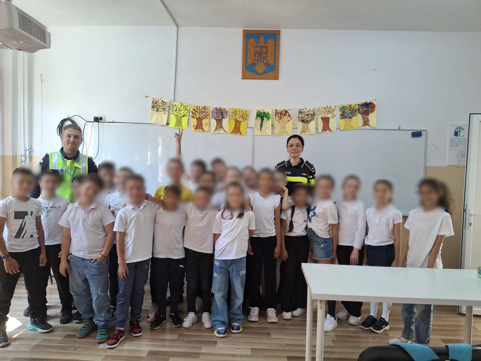 Acțiune IPJ Constanța: Elevii Școlii Gimnaziale nr. 40 au învățat despre regulile de circulație 9a29c6fe 85dc 4654 998a 36bd366d76ef