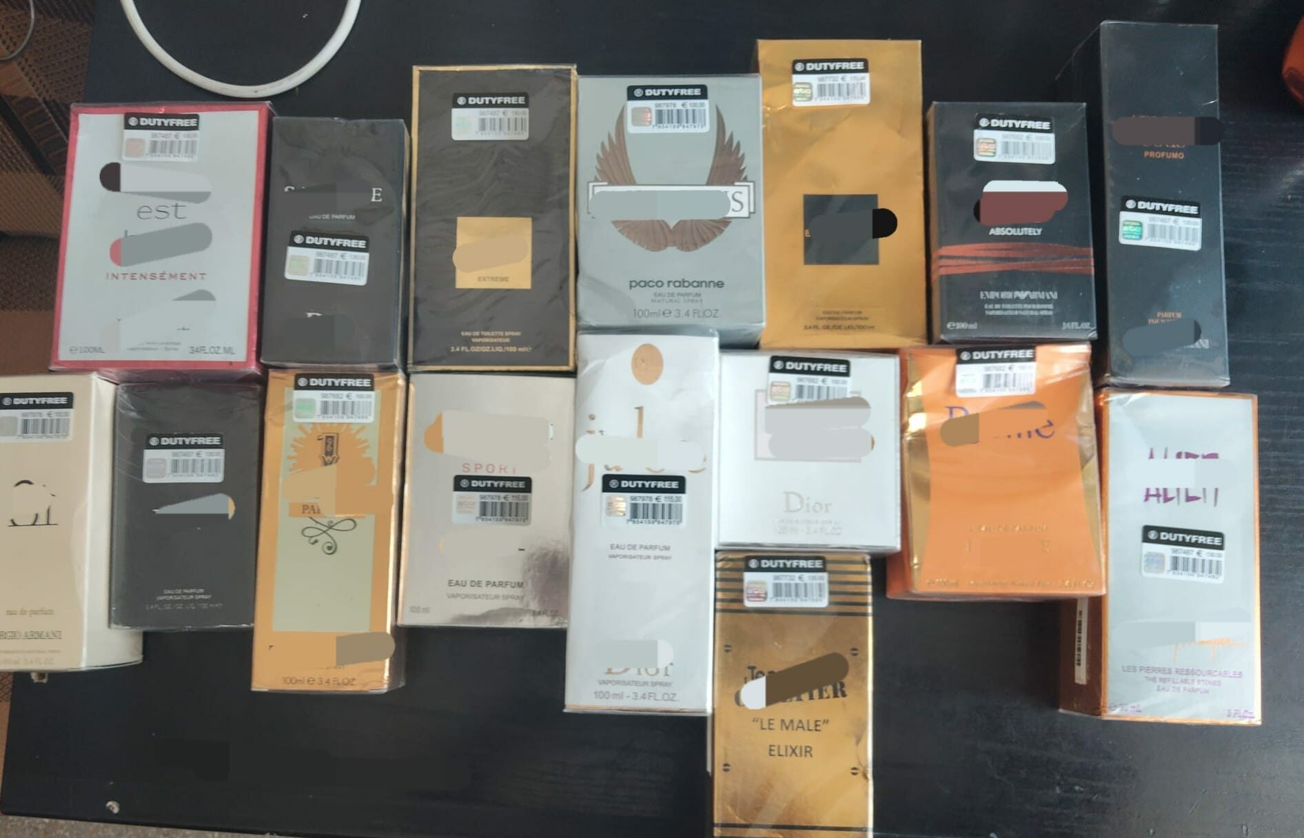 Dosar penal pentru un bărbat care vindea parfumuri contrafăcute ale unor branduri cunoscute, în parcarea unui mall din Constanța IJJ Cta foto BI 44 din 12.06.2025 rotated