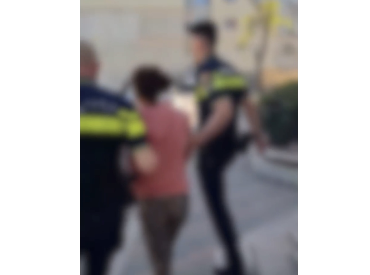 VIDEO O FEMEIE a furat aproape 9.000 de lei din BUZUNARUL unui bărbat, într-o parcare din Mangalia IMG 9889