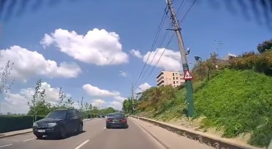 VIDEO Inconștiență în trafic: o depășire riscantă, surprinsă pe o stradă din Constanța 3 VIDEO Inconștiență în trafic: o depășire riscantă, surprinsă pe o stradă din Constanța Imagine WhatsApp 2025 06 04 la 16.16.36 e4f6303e