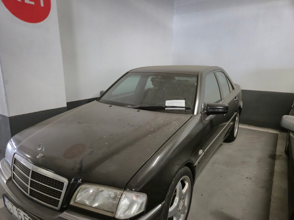FOTO VIDEO Zeci de mașini au fost abandonate în parcarea subterană a mall-ului Vivo 10 FOTO VIDEO Zeci de mașini au fost abandonate în parcarea subterană a mall-ului Vivo Imagine WhatsApp 2025 06 10 la 13.44.47 63ef675f 1