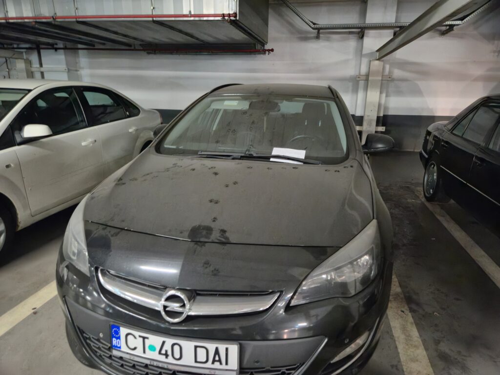FOTO VIDEO Zeci de mașini au fost abandonate în parcarea subterană a mall-ului Vivo 14 FOTO VIDEO Zeci de mașini au fost abandonate în parcarea subterană a mall-ului Vivo Imagine WhatsApp 2025 06 10 la 13.44.56 db5a5c16