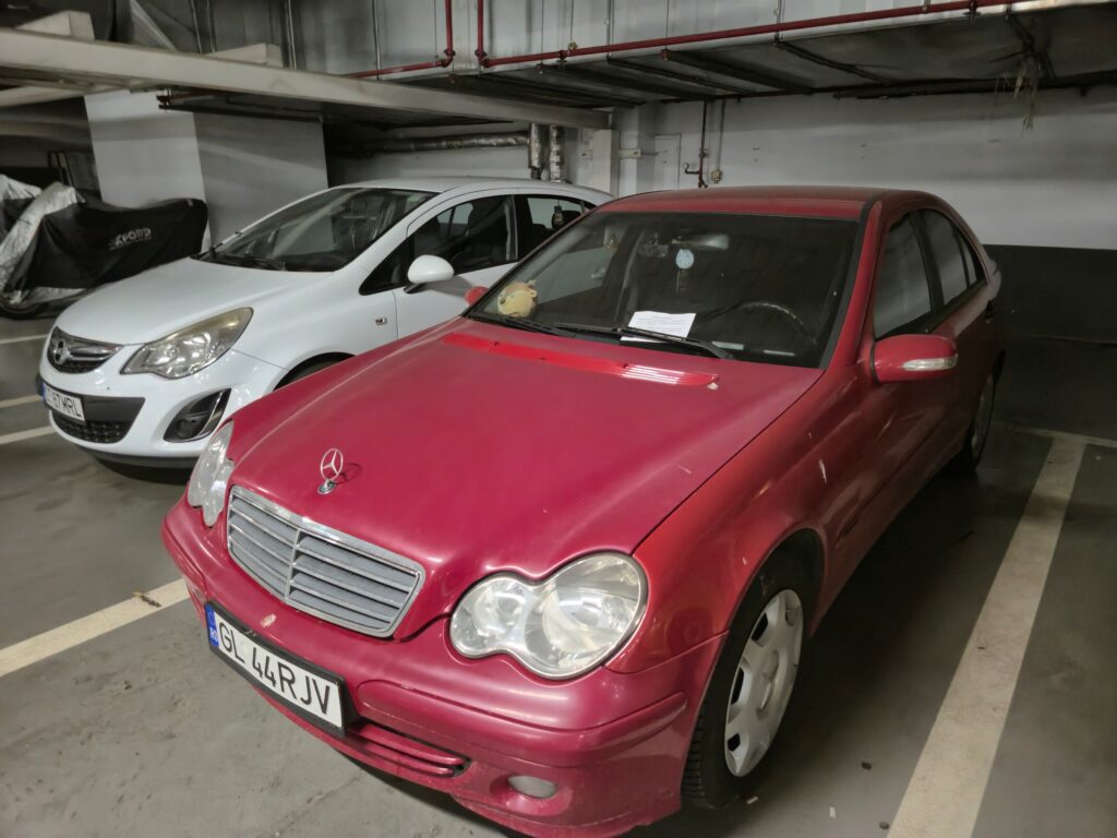 FOTO VIDEO Zeci de mașini au fost abandonate în parcarea subterană a mall-ului Vivo 18 FOTO VIDEO Zeci de mașini au fost abandonate în parcarea subterană a mall-ului Vivo Imagine WhatsApp 2025 06 10 la 13.45.11 b1f74d91
