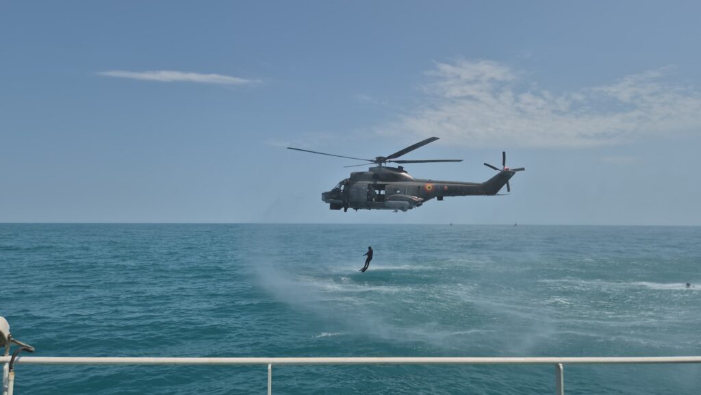 FOTO VIDEO Forțele Navale Române, spectacol în Marea Neagră: exercițiu anti-terorist impresionant UPDATE 33 FOTO VIDEO Forțele Navale Române, spectacol în Marea Neagră: exercițiu anti-terorist impresionant UPDATE Imagine WhatsApp 2025 06 18 la 16.34.19 3edd989c 1