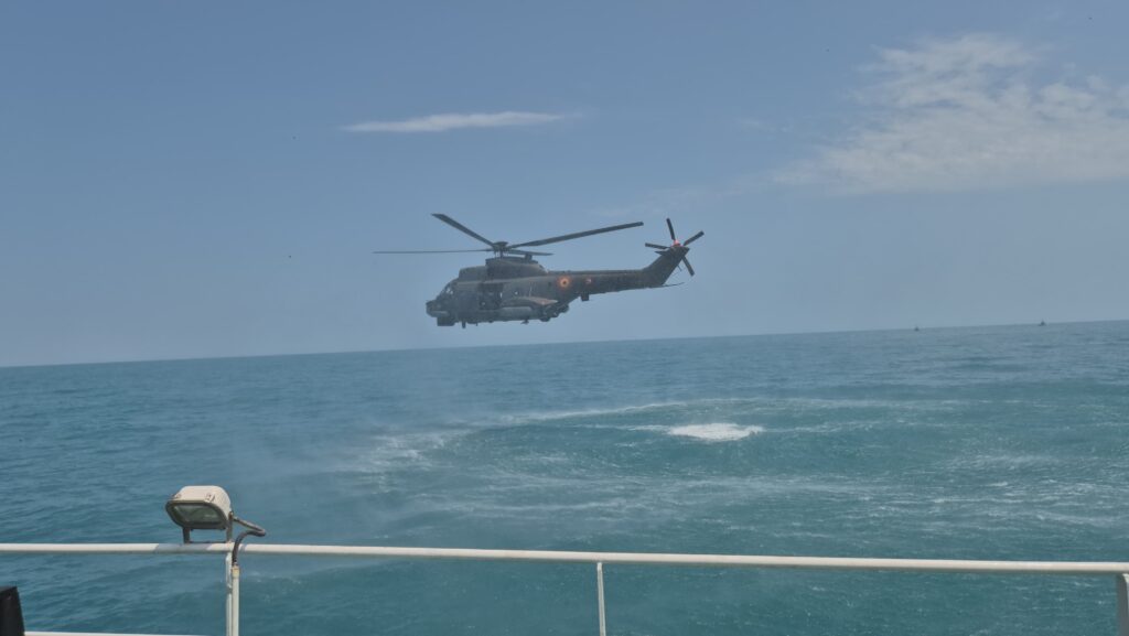FOTO VIDEO Forțele Navale Române, spectacol în Marea Neagră: exercițiu anti-terorist impresionant UPDATE 31 FOTO VIDEO Forțele Navale Române, spectacol în Marea Neagră: exercițiu anti-terorist impresionant UPDATE Imagine WhatsApp 2025 06 18 la 16.34.20 d9b21018 1