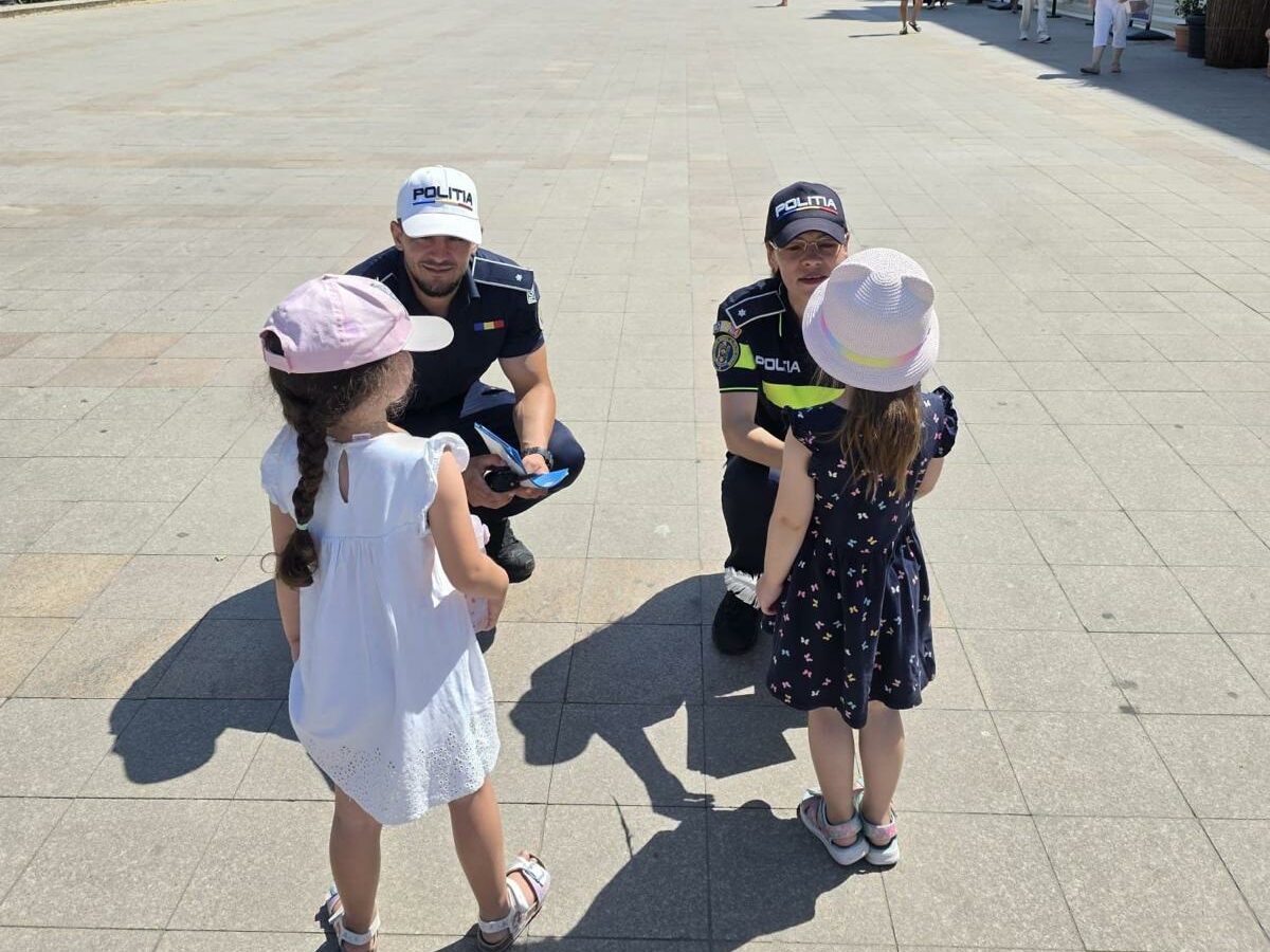 FOTO Polițiștii constănțeni au desfășurat o campanie de prevenire pentru siguranța pietonilor și bicicliștilor Imagine WhatsApp 2025 06 24 la 14.35.25 6c719ba0 edited