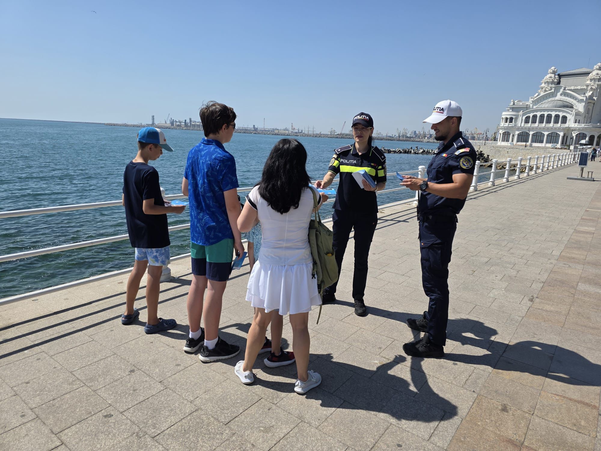 FOTO Polițiștii constănțeni au desfășurat o campanie de prevenire pentru siguranța pietonilor și bicicliștilor Imagine WhatsApp 2025 06 24 la 14.35.26 29812ae5