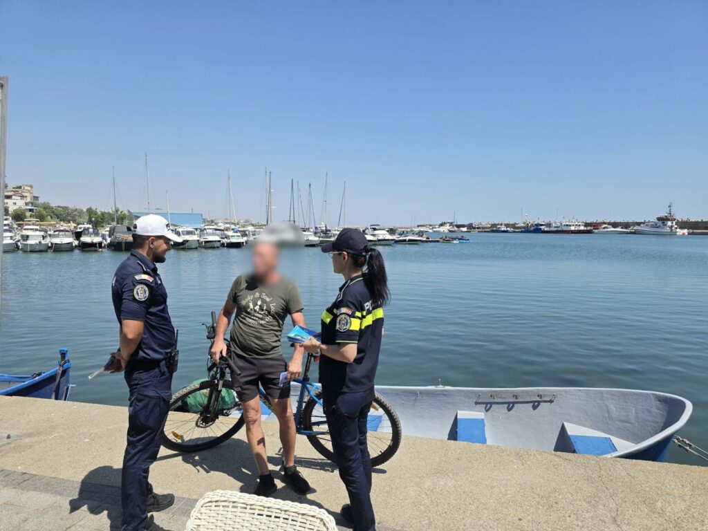 FOTO Polițiștii constănțeni au desfășurat o campanie de prevenire pentru siguranța pietonilor și bicicliștilor Imagine WhatsApp 2025 06 24 la 14.35.26 c47ae144