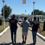 VIDEO Un tânăr mascat a încercat să jefuiască o sală de jocuri din Constanța/ A amenințat angajata cu un cuțit Imagine WhatsApp 2025 06 25 la 12.39.28 1d14a569 e1750844837495