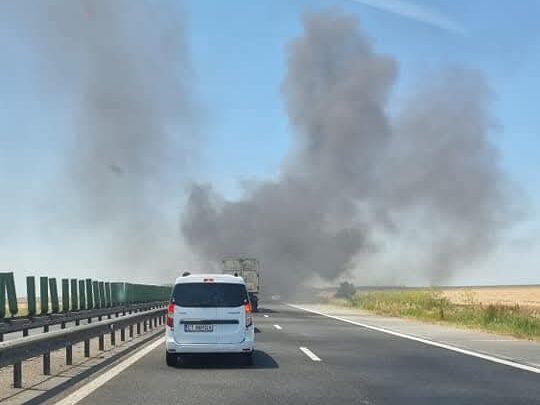 FOTO Incendiu pe A2: un autoturism a fost cuprins de flăcări 3 FOTO Incendiu pe A2: un autoturism a fost cuprins de flăcări Imagine WhatsApp 2025 06 25 la 13.34.17 abe2f6b8 edited