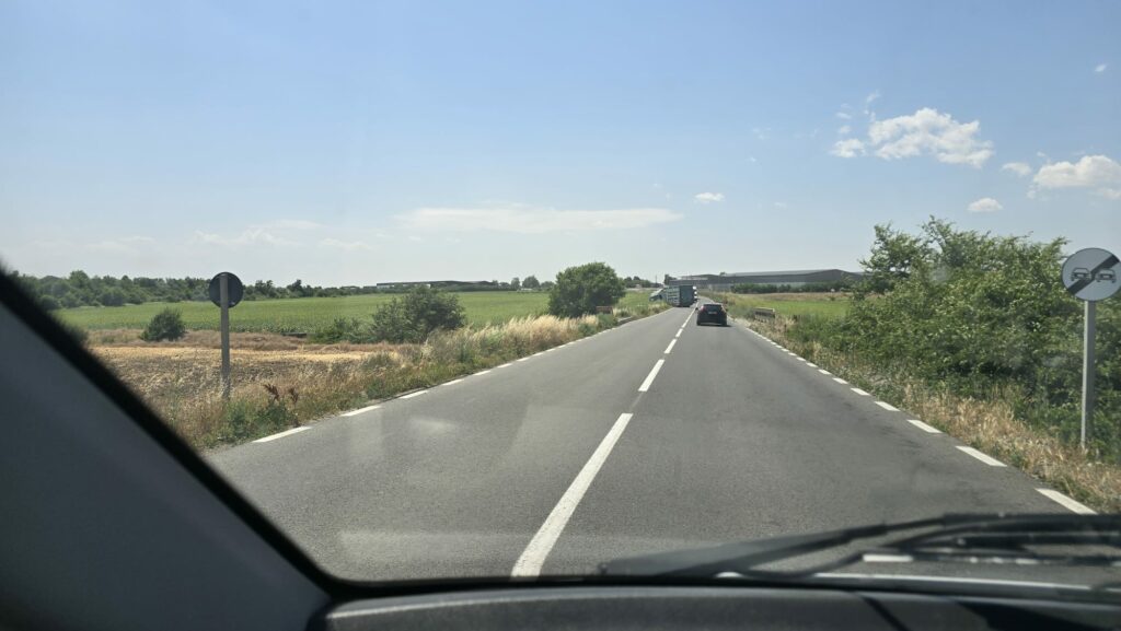 FOTO Un camion care transportă animale a ieșit de pe șosea, în zona satului Culmea din Constanța 2 FOTO Un camion care transportă animale a ieșit de pe șosea, în zona satului Culmea din Constanța Imagine WhatsApp 2025 06 26 la 14.14.00 cf7ebfc9