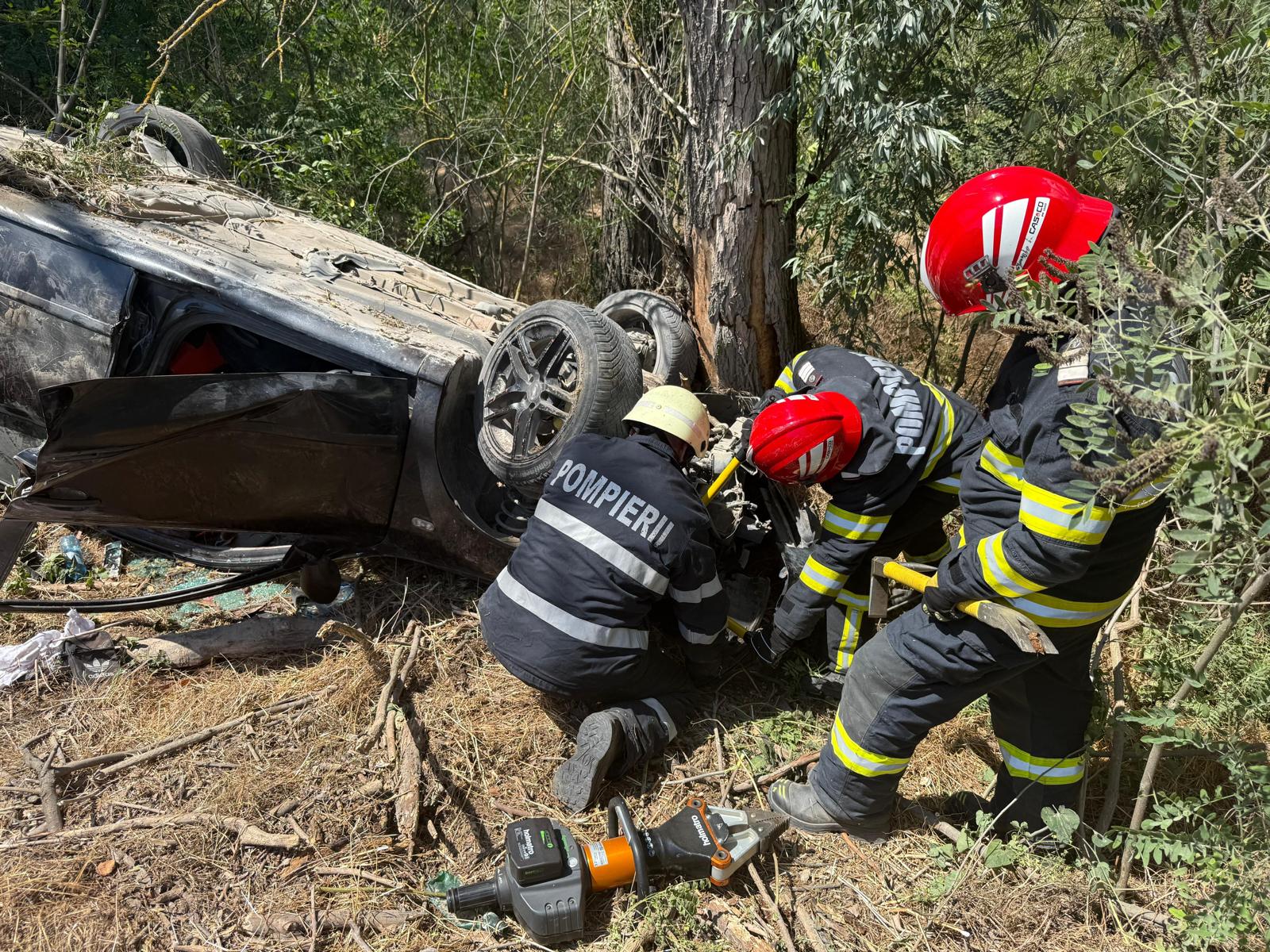 FOTO VIDEO Șocant! O femeie a fost MUTILATĂ într-un accident teribil în Tulcea Imagine WhatsApp 2025 06 26 la 15.03.11 0afb8838