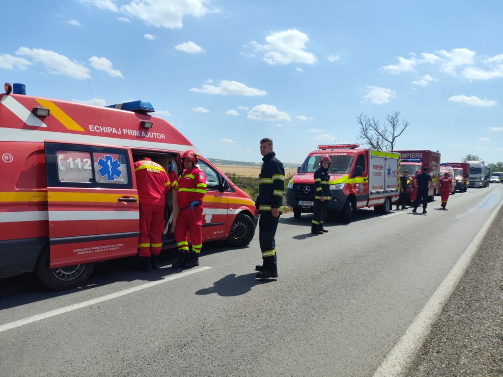 VIDEO Accident grav între două microbuze și un autoturism, în județul Bihor/ A fost activat Planul Roșu de intervenție UPDATE 2 VIDEO Accident grav între două microbuze și un autoturism, în județul Bihor/ A fost activat Planul Roșu de intervenție UPDATE Imagine WhatsApp 2025 06 30 la 15.29.12 ecb221fd