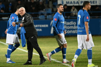 A murit Vasile Mănăilă, antrenor și fost campion al României la fotbal Jmg9NjM2Jmhhc2g9NDg2OGRhMTNmMzI3MTVhYTM1MTcwMjc2OTY0NjYyYmM.thumb