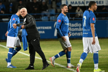 A murit Vasile Mănăilă, antrenor și fost campion al României la fotbal Jmg9NjM2Jmhhc2g9NDg2OGRhMTNmMzI3MTVhYTM1MTcwMjc2OTY0NjYyYmM.thumb