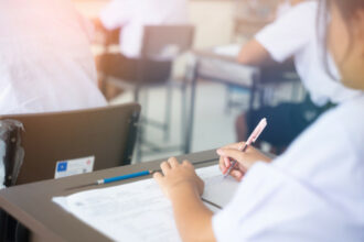 Probele scrise de Bacalaureat 2025 încep marți cu Limba și literatura română MCZoYXNoPWZiYjhiZTRhNTIwNjFjZGIyM2M5YTA1ZDJhMWQxMzQx.thumb