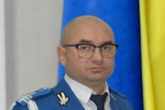 Șeful Jandarmeriei Brăila a fost reținut de DNA: El este acuzat că face afaceri de tip fast-food și plasează forță de muncă din Nepal NGE3YmVjMTQ3MGFhYmRmZDE2YzUwNjdjYzAz.thumb