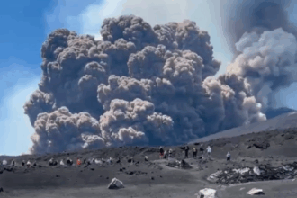 VIDEO Vulcanul Etna erupe din nou/ Pământul e umbrit de norul de cenușă Screenshot 2025 06 02 161529