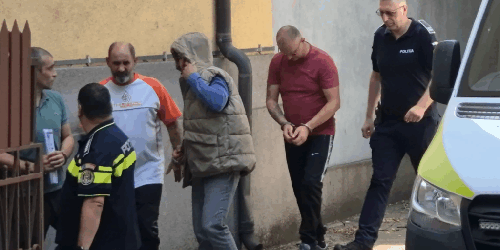 FOTO VIDEO Cu ZÂMBETUL pe buze după ce a omorât doi oameni într-un accident, la Malibu, șoferul insultă jurnaliștii/ Va rămâne în arest UPDATE 3 FOTO VIDEO Cu ZÂMBETUL pe buze după ce a omorât doi oameni într-un accident, la Malibu, șoferul insultă jurnaliștii/ Va rămâne în arest UPDATE Screenshot 2025 06 10 110535