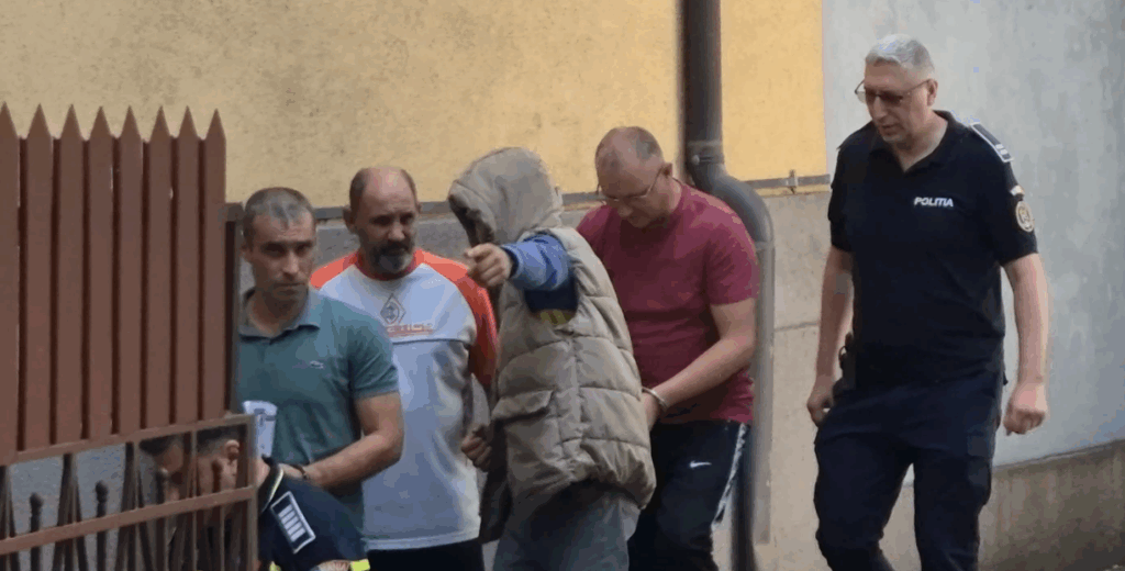 FOTO VIDEO Cu ZÂMBETUL pe buze după ce a omorât doi oameni într-un accident, la Malibu, șoferul insultă jurnaliștii/ Va rămâne în arest UPDATE 4 FOTO VIDEO Cu ZÂMBETUL pe buze după ce a omorât doi oameni într-un accident, la Malibu, șoferul insultă jurnaliștii/ Va rămâne în arest UPDATE Screenshot 2025 06 10 110545