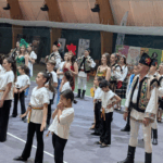 FOTO „Unește inimi prin tenis și cultură” – Sportul și arta, împreună pe terenul de tenis, la Constanța Screenshot 2025 06 16 002033