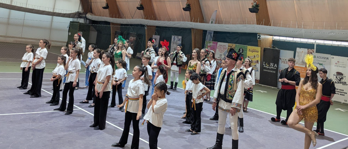 FOTO „Unește inimi prin tenis și cultură” – Sportul și arta, împreună pe terenul de tenis, la Constanța Screenshot 2025 06 16 002033