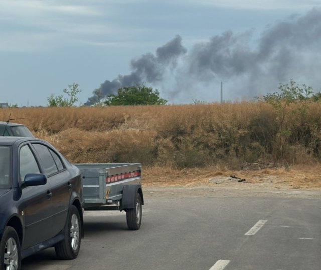 FOTO UPDATE Incendiu de vegetație la depoul CFR Palas din Constanța – Capace de vagon cuprinse de flăcări 3 FOTO UPDATE Incendiu de vegetație la depoul CFR Palas din Constanța – Capace de vagon cuprinse de flăcări Screenshot 2025 06 20 174018