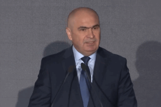 VIDEO Ilie Bolojan, la Congresul USR: Acest guvern va fi unul de sacrificiu. Demolăm privilegiile, tăiem ineficiența Screenshot 2025 06 21 115130