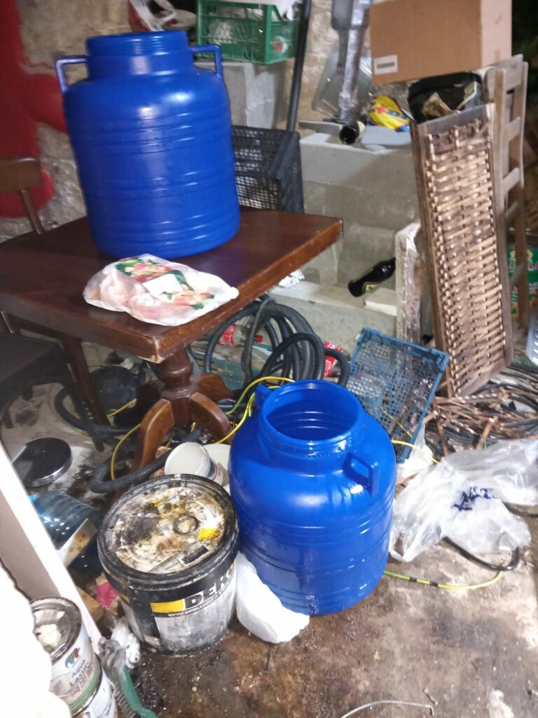 FOTO VIDEO Frigidere cu mucegai și mizerie în subsol: OPC a închis Tomis Pub din Piața Ovidiu 9 FOTO VIDEO Frigidere cu mucegai și mizerie în subsol: OPC a închis Tomis Pub din Piața Ovidiu WhatsApp Image 2025 06 03 at 19.07.51 5