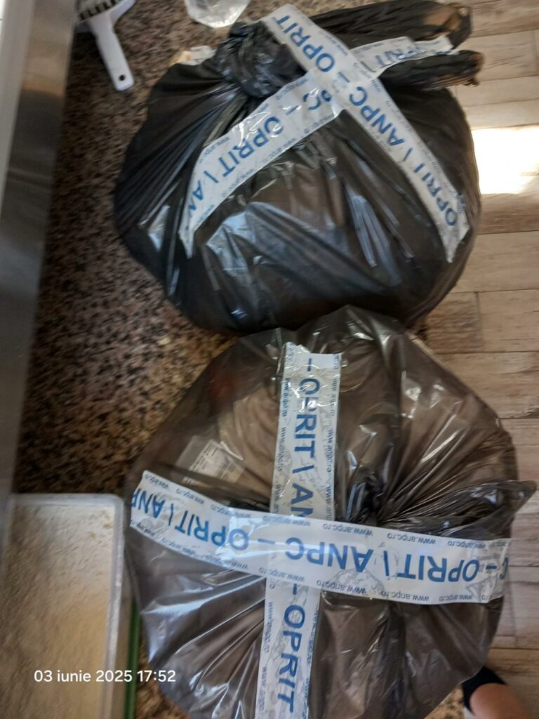 FOTO Restaurant din Năvodari, propus pentru închidere definitivă de OPC: produse expirate, murdărie masivă și alte nereguli 15 FOTO Restaurant din Năvodari, propus pentru închidere definitivă de OPC: produse expirate, murdărie masivă și alte nereguli WhatsApp Image 2025 06 03 at 19.25.40 1