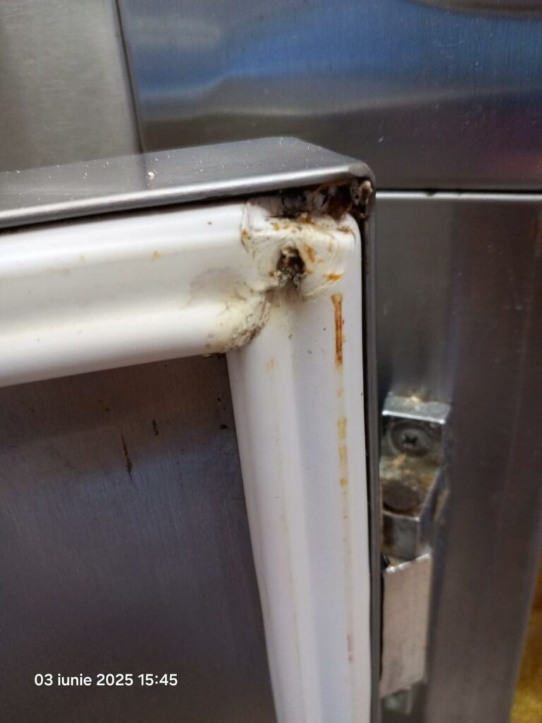 FOTO Restaurant din Năvodari, propus pentru închidere definitivă de OPC: produse expirate, murdărie masivă și alte nereguli 6 FOTO Restaurant din Năvodari, propus pentru închidere definitivă de OPC: produse expirate, murdărie masivă și alte nereguli WhatsApp Image 2025 06 03 at 19.25.41 2