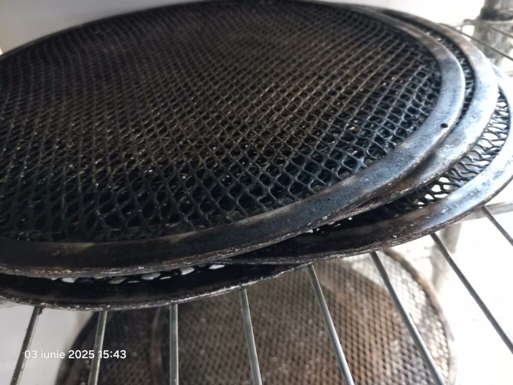 FOTO Restaurant din Năvodari, propus pentru închidere definitivă de OPC: produse expirate, murdărie masivă și alte nereguli 4 FOTO Restaurant din Năvodari, propus pentru închidere definitivă de OPC: produse expirate, murdărie masivă și alte nereguli WhatsApp Image 2025 06 03 at 19.25.41 5