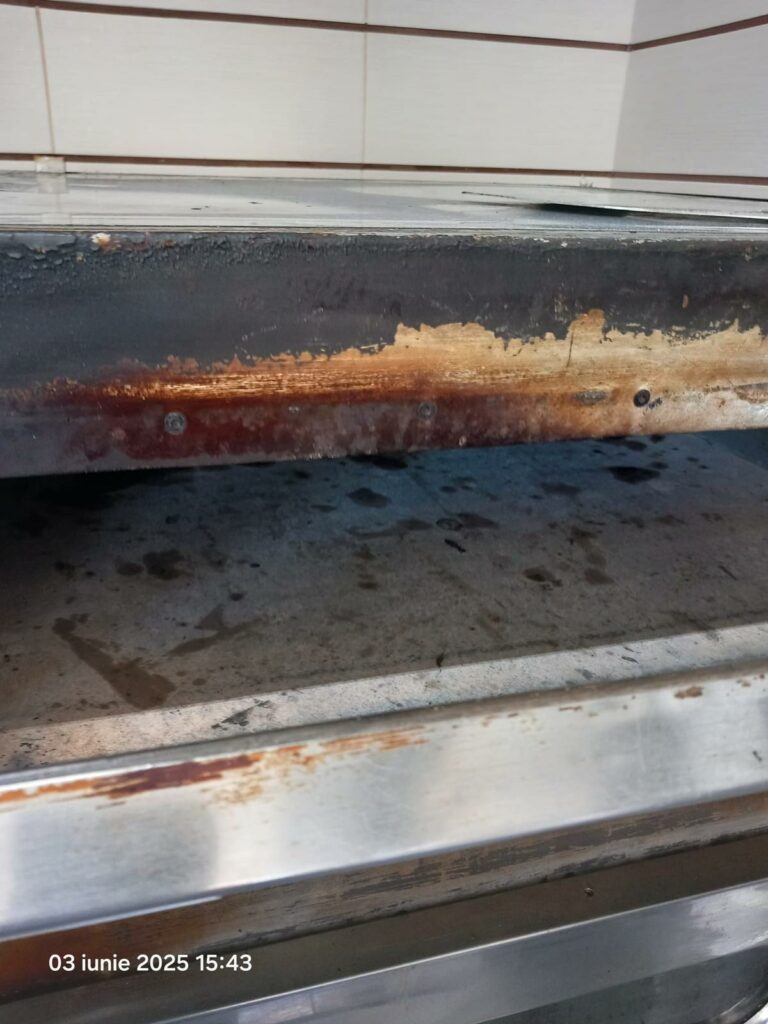 FOTO Restaurant din Năvodari, propus pentru închidere definitivă de OPC: produse expirate, murdărie masivă și alte nereguli 3 FOTO Restaurant din Năvodari, propus pentru închidere definitivă de OPC: produse expirate, murdărie masivă și alte nereguli WhatsApp Image 2025 06 03 at 19.25.41 6