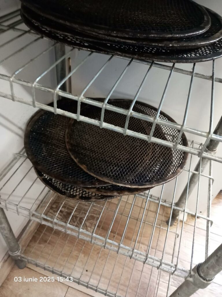 FOTO Restaurant din Năvodari, propus pentru închidere definitivă de OPC: produse expirate, murdărie masivă și alte nereguli 2 FOTO Restaurant din Năvodari, propus pentru închidere definitivă de OPC: produse expirate, murdărie masivă și alte nereguli WhatsApp Image 2025 06 03 at 19.25.41 7