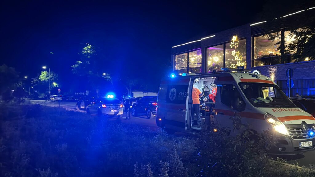 FOTO VIDEO Trei VICTIME au ajuns la spital rănite GRAV în urma unui accident pe bulevardul Mamaia, în fața restaurantului Dolce Vita UPDATE 22 FOTO VIDEO Trei VICTIME au ajuns la spital rănite GRAV în urma unui accident pe bulevardul Mamaia, în fața restaurantului Dolce Vita UPDATE WhatsApp Image 2025 06 03 at 23.07.46