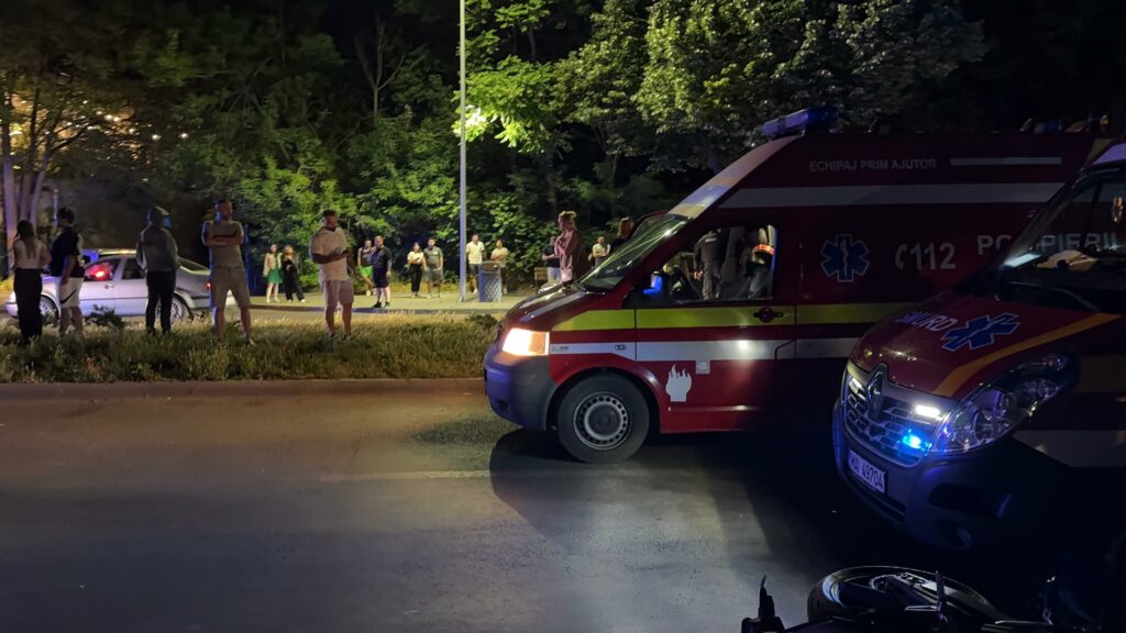 FOTO VIDEO Trei VICTIME au ajuns la spital rănite GRAV în urma unui accident pe bulevardul Mamaia, în fața restaurantului Dolce Vita UPDATE 20 FOTO VIDEO Trei VICTIME au ajuns la spital rănite GRAV în urma unui accident pe bulevardul Mamaia, în fața restaurantului Dolce Vita UPDATE WhatsApp Image 2025 06 03 at 23.10.15