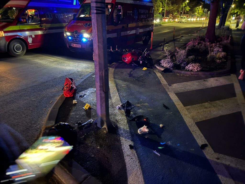 FOTO VIDEO Trei VICTIME au ajuns la spital rănite GRAV în urma unui accident pe bulevardul Mamaia, în fața restaurantului Dolce Vita UPDATE 15 FOTO VIDEO Trei VICTIME au ajuns la spital rănite GRAV în urma unui accident pe bulevardul Mamaia, în fața restaurantului Dolce Vita UPDATE WhatsApp Image 2025 06 03 at 23.10.27