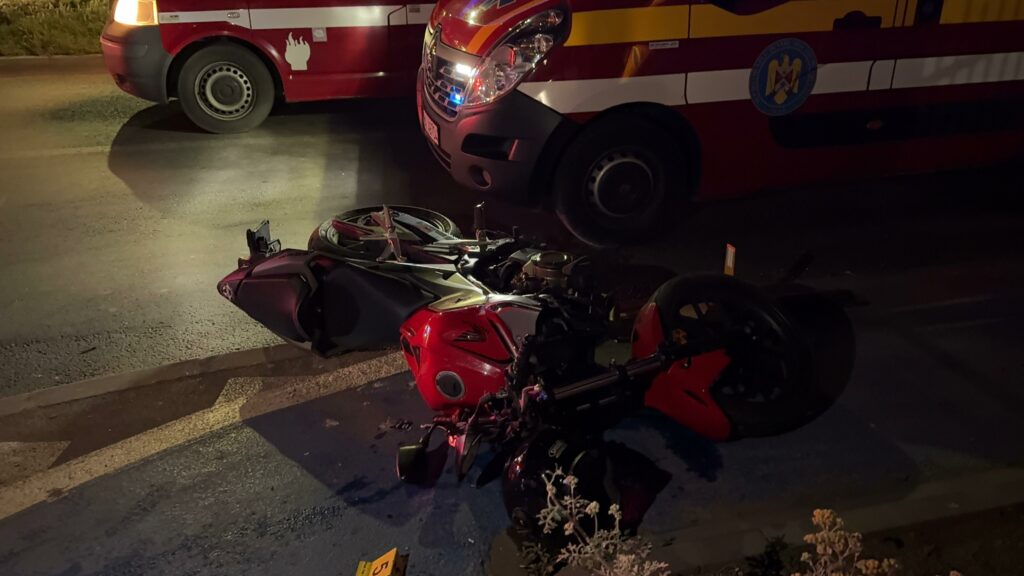 FOTO VIDEO Trei VICTIME au ajuns la spital rănite GRAV în urma unui accident pe bulevardul Mamaia, în fața restaurantului Dolce Vita UPDATE 13 FOTO VIDEO Trei VICTIME au ajuns la spital rănite GRAV în urma unui accident pe bulevardul Mamaia, în fața restaurantului Dolce Vita UPDATE WhatsApp Image 2025 06 03 at 23.10.28 1