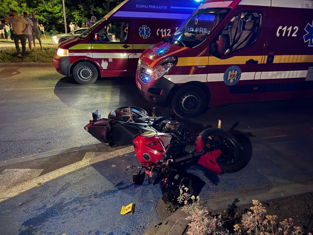 FOTO VIDEO Trei VICTIME au ajuns la spital rănite GRAV în urma unui accident pe bulevardul Mamaia, în fața restaurantului Dolce Vita UPDATE 14 FOTO VIDEO Trei VICTIME au ajuns la spital rănite GRAV în urma unui accident pe bulevardul Mamaia, în fața restaurantului Dolce Vita UPDATE WhatsApp Image 2025 06 03 at 23.10.28 2