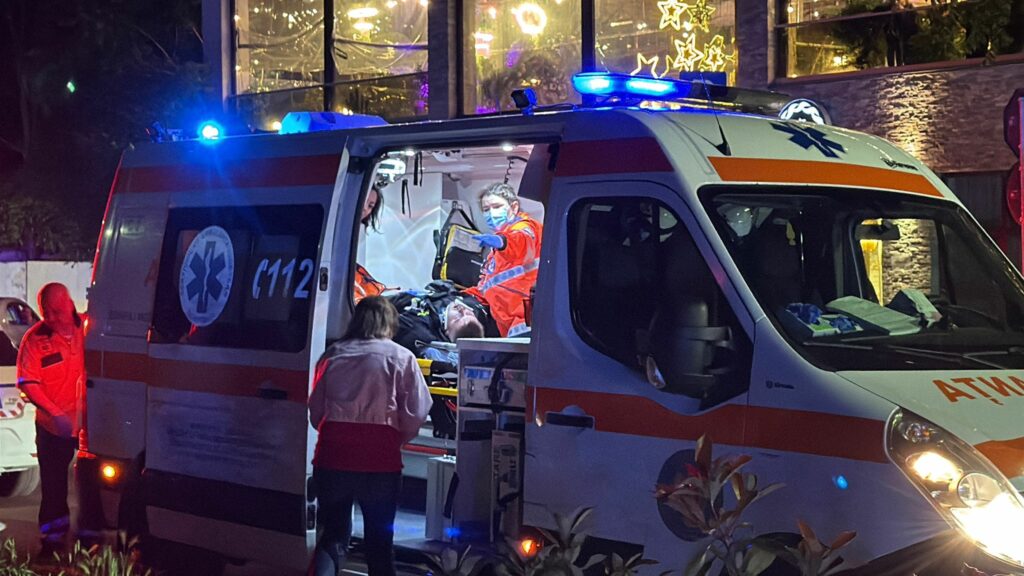 FOTO VIDEO Trei VICTIME au ajuns la spital rănite GRAV în urma unui accident pe bulevardul Mamaia, în fața restaurantului Dolce Vita UPDATE 11 FOTO VIDEO Trei VICTIME au ajuns la spital rănite GRAV în urma unui accident pe bulevardul Mamaia, în fața restaurantului Dolce Vita UPDATE WhatsApp Image 2025 06 03 at 23.10.48 1