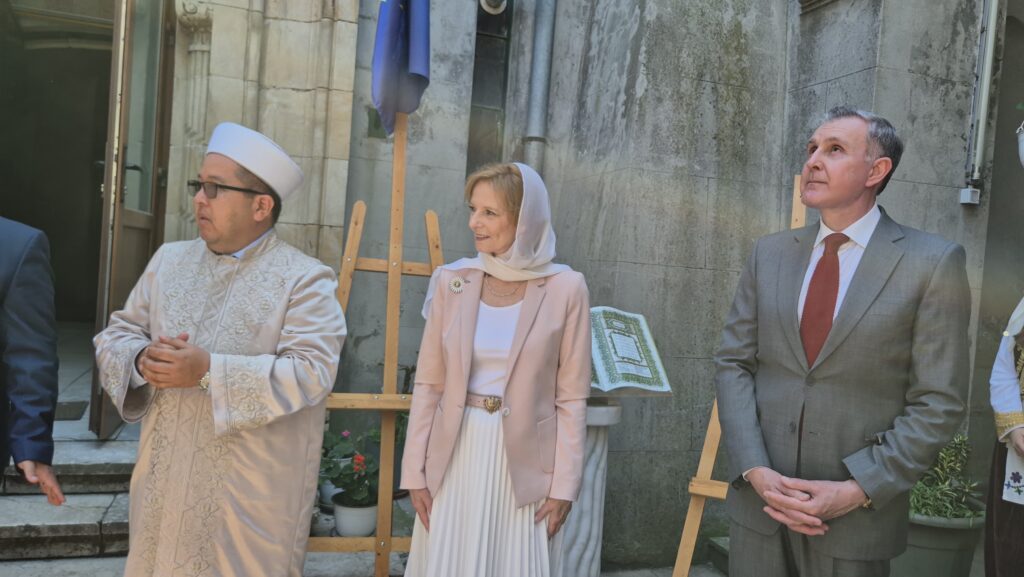 FOTO VIDEO Majestatea Sa Margareta și Principele Radu au vizitat Moscheea Carol I din Constanța WhatsApp Image 2025 06 04 at 13.51.37 1