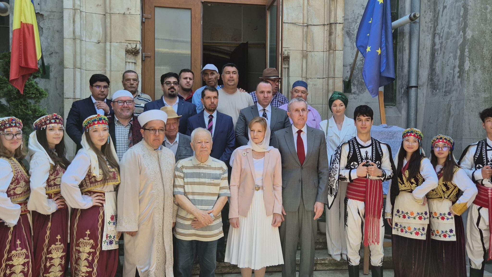 FOTO VIDEO Majestatea Sa Margareta și Principele Radu au vizitat Moscheea Carol I din Constanța WhatsApp Image 2025 06 04 at 13.53.04