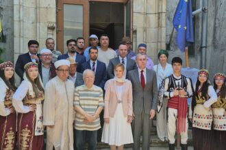 FOTO VIDEO Majestatea Sa Margareta și Principele Radu au vizitat Moscheea Carol I din Constanța WhatsApp Image 2025 06 04 at 13.53.04