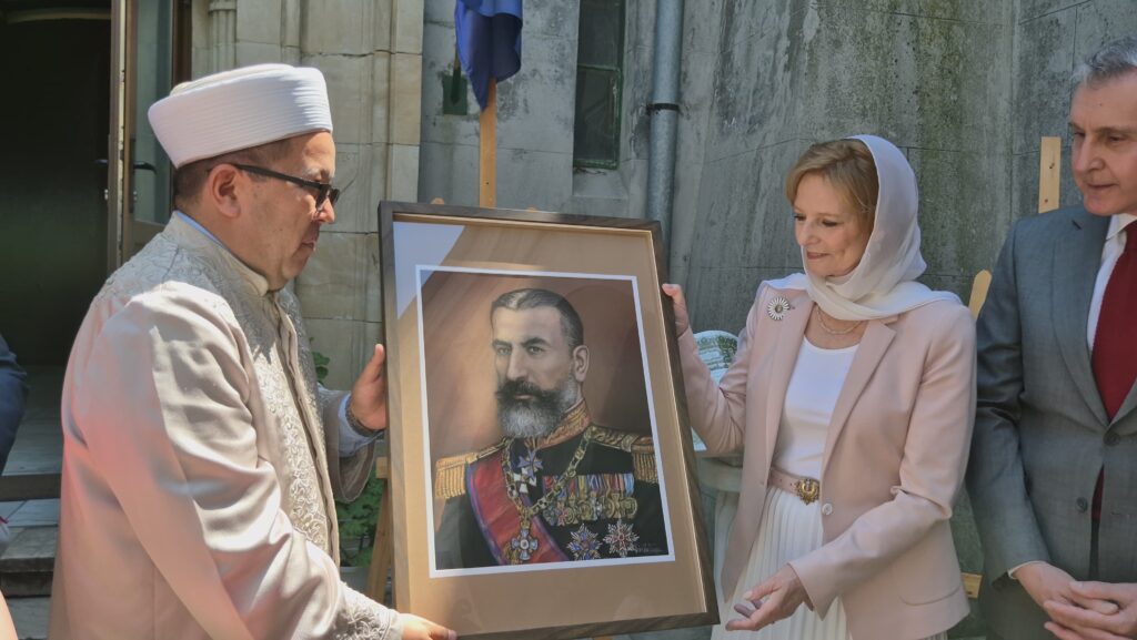 FOTO VIDEO Majestatea Sa Margareta și Principele Radu au vizitat Moscheea Carol I din Constanța WhatsApp Image 2025 06 04 at 14.10.51 1