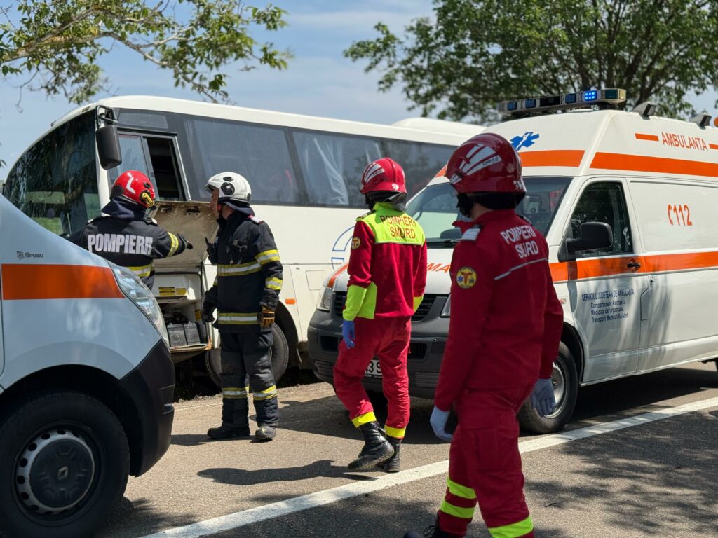 FOTO VIDEO Plan Roșu de Intervenție: Accident cu 12 persoane implicate/ Un autocar s-a răsturnat UPDATE 5 FOTO VIDEO Plan Roșu de Intervenție: Accident cu 12 persoane implicate/ Un autocar s-a răsturnat UPDATE WhatsApp Image 2025 06 04 at 14.26.42