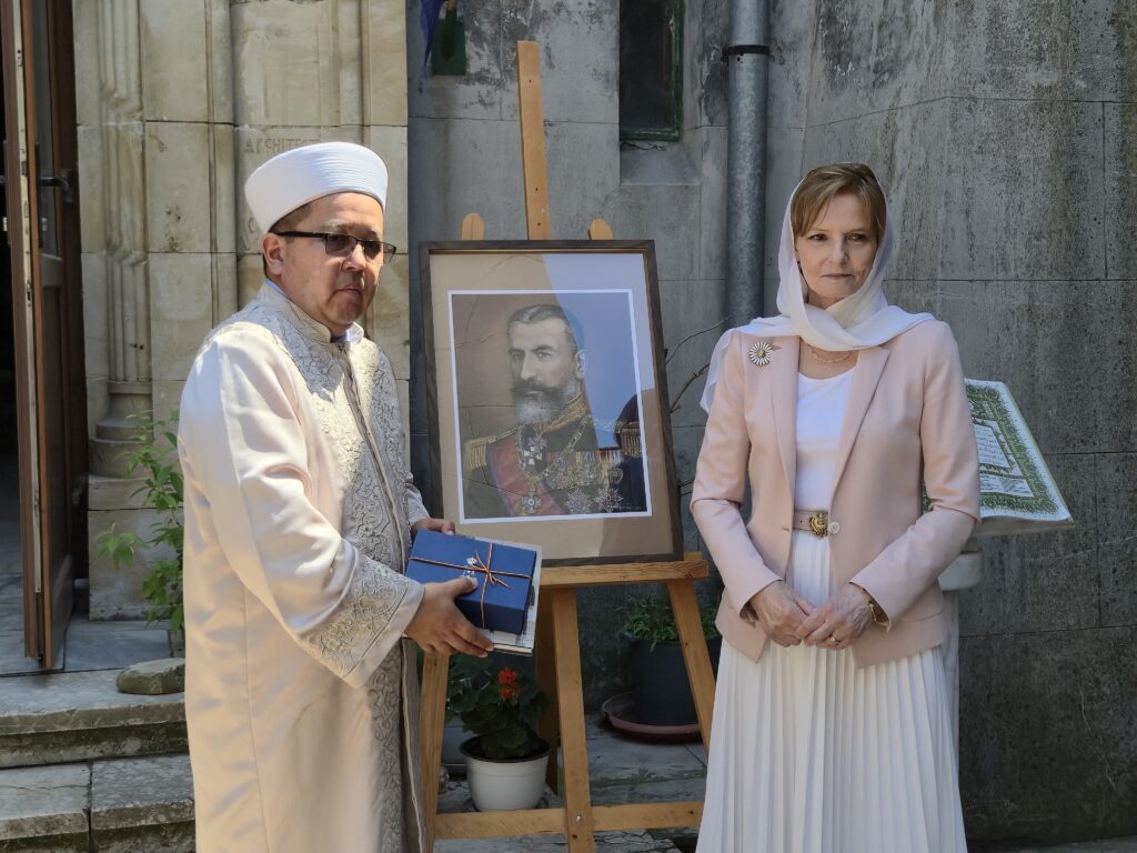 FOTO VIDEO Majestatea Sa Margareta și Principele Radu au vizitat Moscheea Carol I din Constanța WhatsApp Image 2025 06 04 at 14.26.50 2