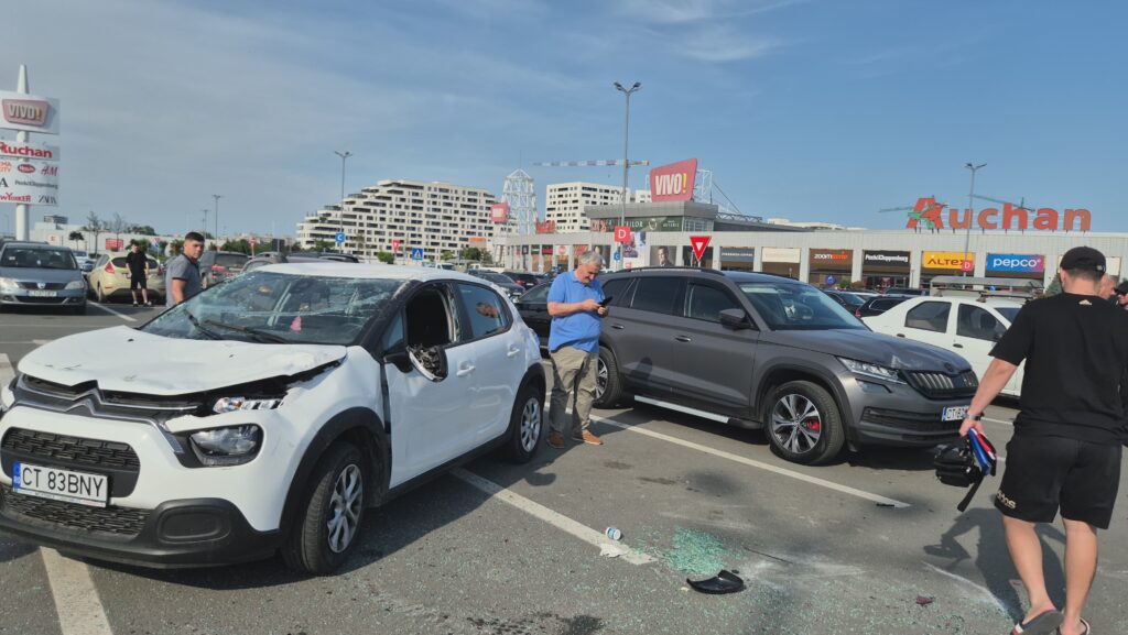 FOTO VIDEO O persoană încarcerată în urma unui accident cu trei mașini implicate, în parcarea Vivo Mall, Constanța UPDATE 15 FOTO VIDEO O persoană încarcerată în urma unui accident cu trei mașini implicate, în parcarea Vivo Mall, Constanța UPDATE WhatsApp Image 2025 06 04 at 17.26.58