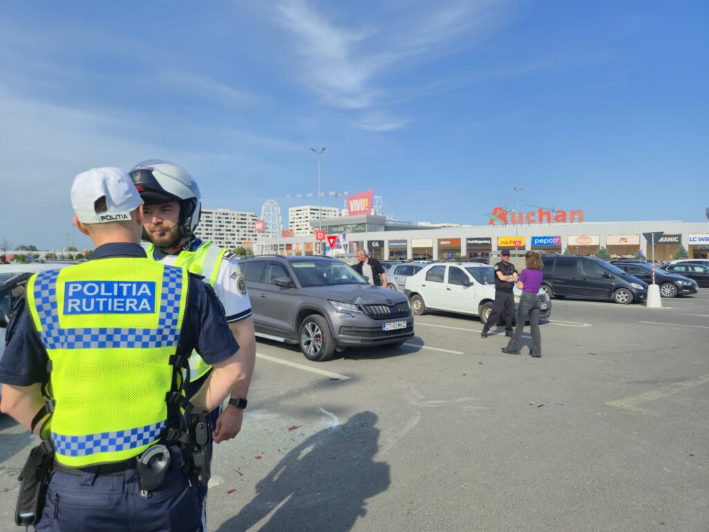 FOTO VIDEO O persoană încarcerată în urma unui accident cu trei mașini implicate, în parcarea Vivo Mall, Constanța UPDATE 13 FOTO VIDEO O persoană încarcerată în urma unui accident cu trei mașini implicate, în parcarea Vivo Mall, Constanța UPDATE WhatsApp Image 2025 06 04 at 17.27.19 1