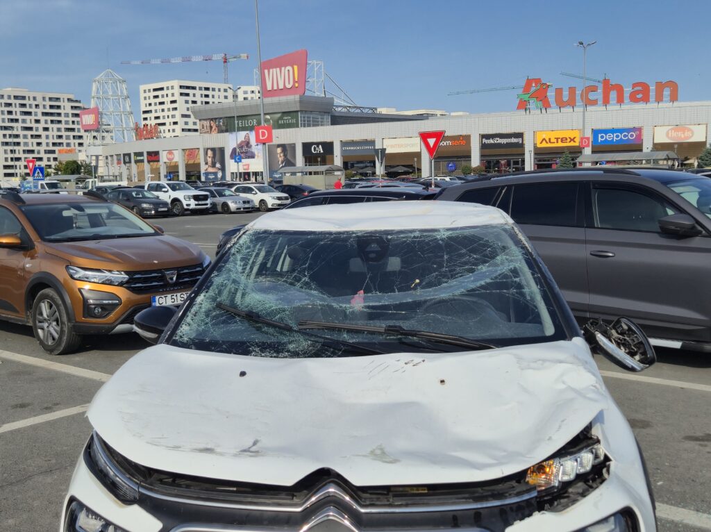 FOTO VIDEO O persoană încarcerată în urma unui accident cu trei mașini implicate, în parcarea Vivo Mall, Constanța UPDATE 5 FOTO VIDEO O persoană încarcerată în urma unui accident cu trei mașini implicate, în parcarea Vivo Mall, Constanța UPDATE WhatsApp Image 2025 06 04 at 17.30.09 2