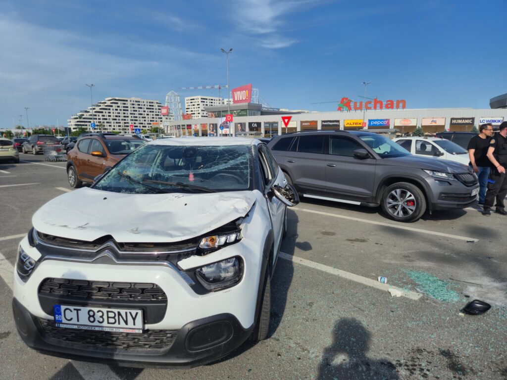 FOTO VIDEO O persoană încarcerată în urma unui accident cu trei mașini implicate, în parcarea Vivo Mall, Constanța UPDATE 8 FOTO VIDEO O persoană încarcerată în urma unui accident cu trei mașini implicate, în parcarea Vivo Mall, Constanța UPDATE WhatsApp Image 2025 06 04 at 17.30.11